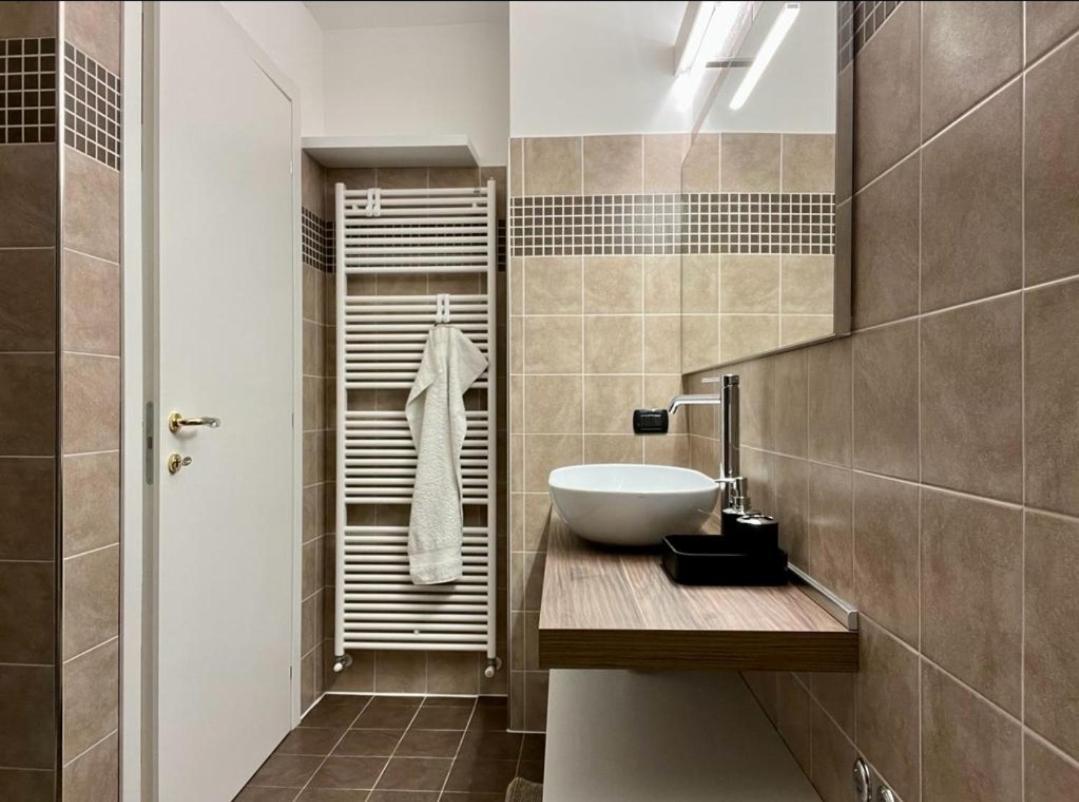 Suite Moroni Apartment Bergamo Bagian luar foto