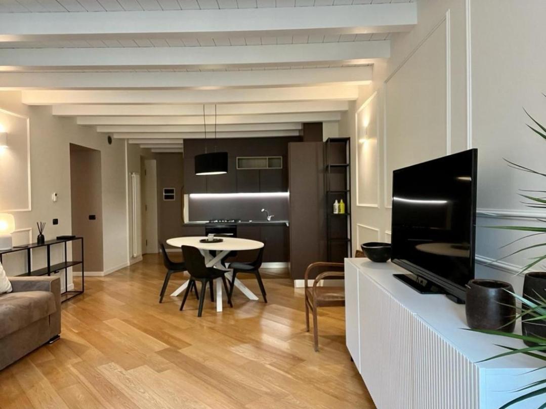Suite Moroni Apartment Bergamo Bagian luar foto