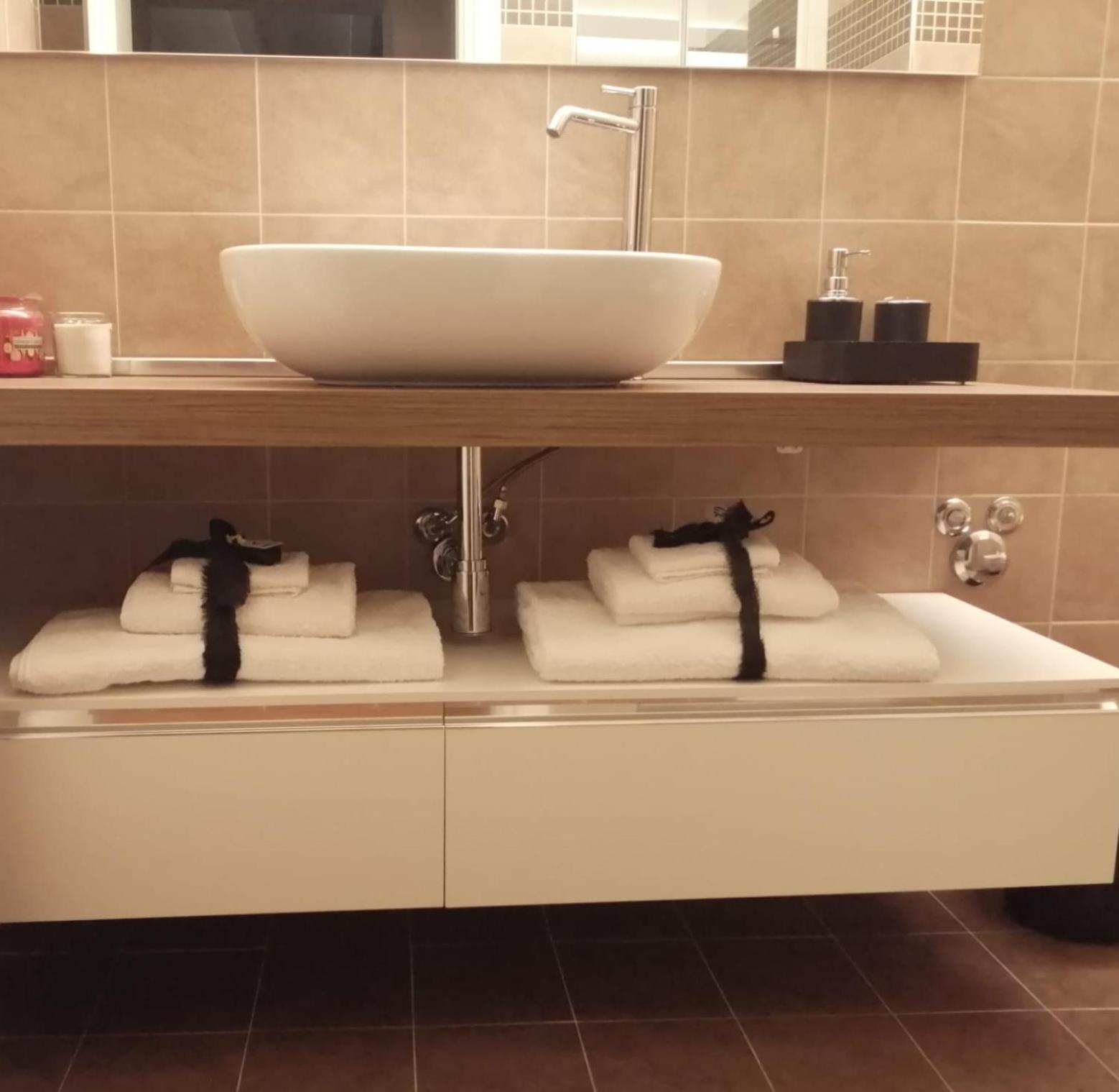 Suite Moroni Apartment Bergamo Bagian luar foto